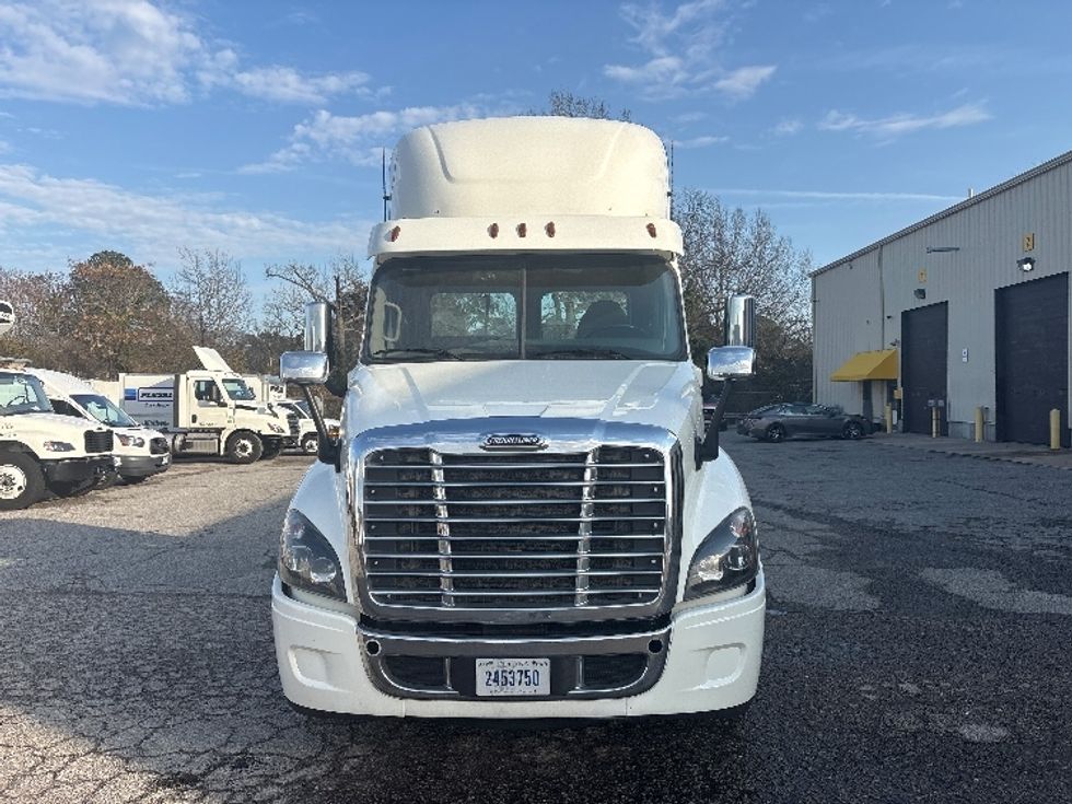 Day Cab Tractor-Heavy Duty Tractors-Freightliner-2017-Cascadia 12564ST-Prince George-VA-448,293\n\t\tmiles-$ 26,500 - Image 2