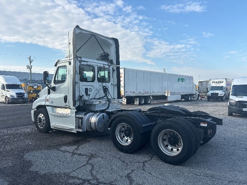 Day Cab Tractor-Heavy Duty Tractors-Freightliner-2017-Cascadia 12564ST-Prince George-VA-448,293\n\t\tmiles-$ 26,500 - Image 4