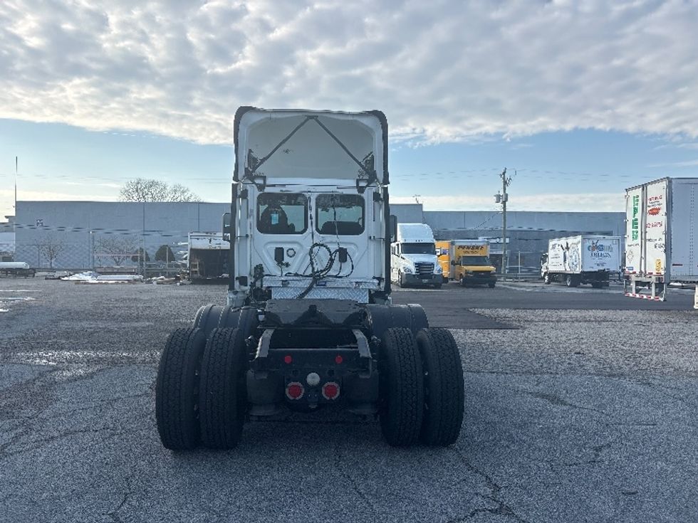 Day Cab Tractor-Heavy Duty Tractors-Freightliner-2017-Cascadia 12564ST-Prince George-VA-448,293\n\t\tmiles-$ 26,500 - Image 5