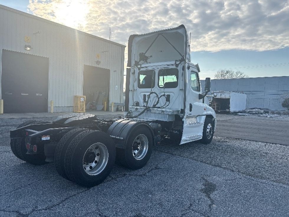 Day Cab Tractor-Heavy Duty Tractors-Freightliner-2017-Cascadia 12564ST-Prince George-VA-448,293\n\t\tmiles-$ 26,500 - Image 6
