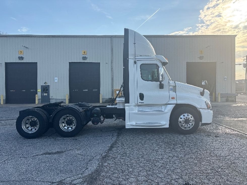 Day Cab Tractor-Heavy Duty Tractors-Freightliner-2017-Cascadia 12564ST-Prince George-VA-448,293\n\t\tmiles-$ 26,500 - Image 7