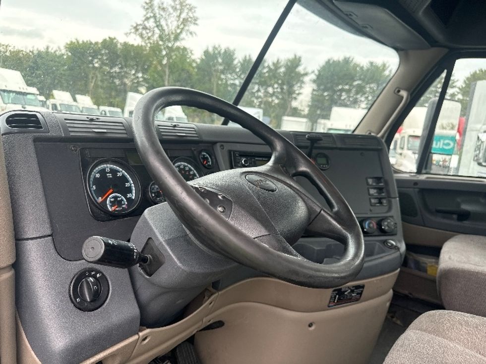 Day Cab Tractor-Heavy Duty Tractors-Freightliner-2017-Cascadia 12564ST-South Plainfield-NJ-436,041\n\t\tmiles-$ 38,500 - Image 10