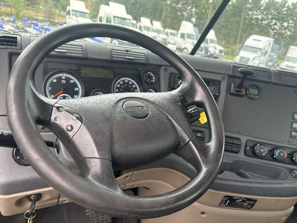 Day Cab Tractor-Heavy Duty Tractors-Freightliner-2017-Cascadia 12564ST-South Plainfield-NJ-436,041\n\t\tmiles-$ 38,500 - Image 11