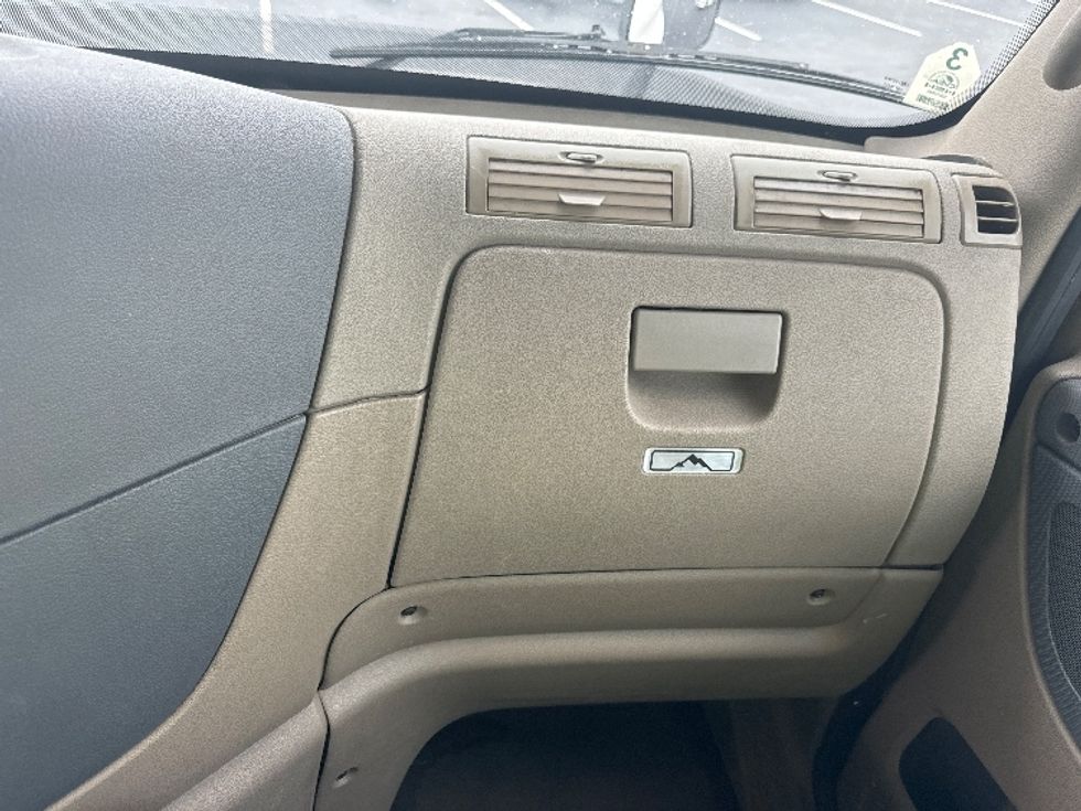 Day Cab Tractor-Heavy Duty Tractors-Freightliner-2017-Cascadia 12564ST-South Plainfield-NJ-436,041\n\t\tmiles-$ 38,500 - Image 13