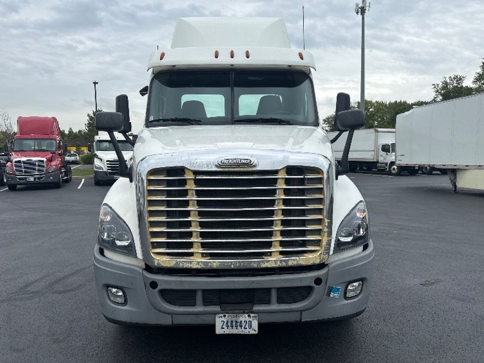 Day Cab Tractor-Heavy Duty Tractors-Freightliner-2017-Cascadia 12564ST-South Plainfield-NJ-436,041\n\t\tmiles-$ 38,500 - Image 2