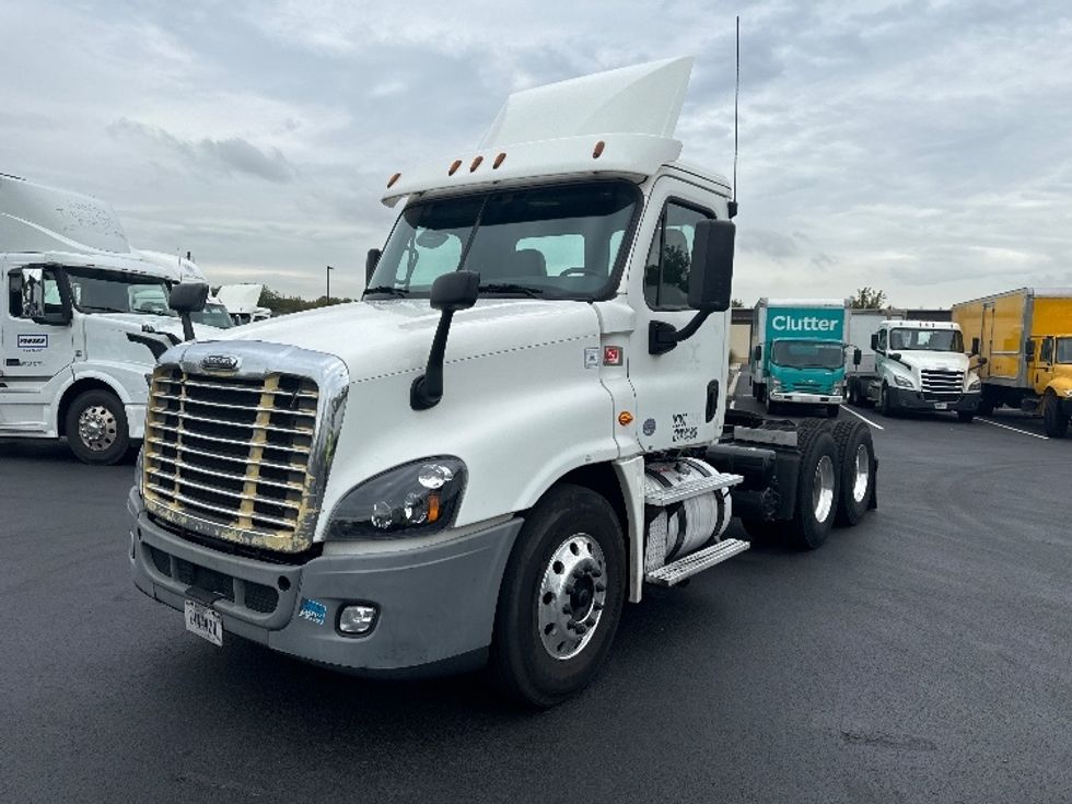Day Cab Tractor-Heavy Duty Tractors-Freightliner-2017-Cascadia 12564ST-South Plainfield-NJ-436,041\n\t\tmiles-$ 38,500 - Image 3