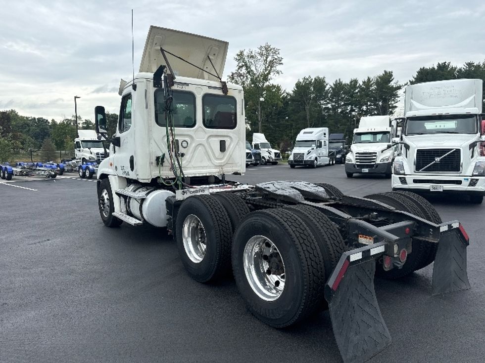 Day Cab Tractor-Heavy Duty Tractors-Freightliner-2017-Cascadia 12564ST-South Plainfield-NJ-436,041\n\t\tmiles-$ 38,500 - Image 5