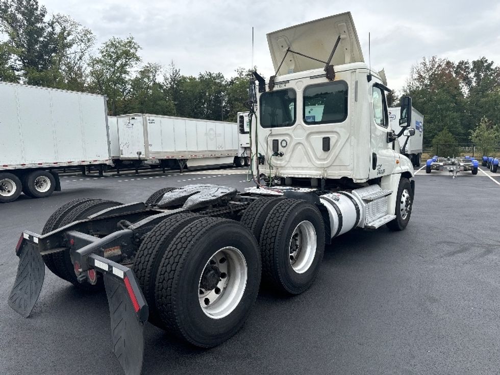 Day Cab Tractor-Heavy Duty Tractors-Freightliner-2017-Cascadia 12564ST-South Plainfield-NJ-436,041\n\t\tmiles-$ 38,500 - Image 7