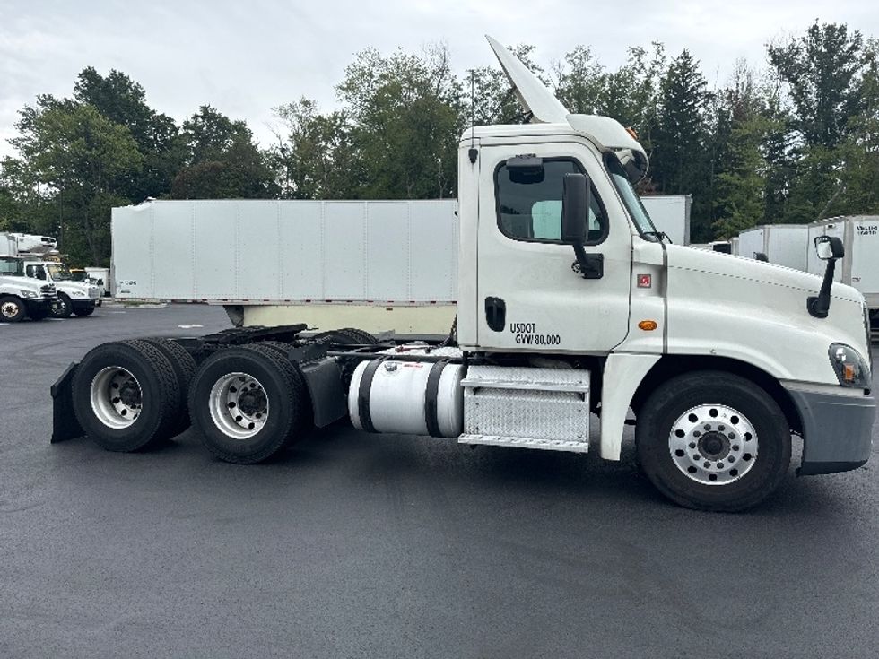 Day Cab Tractor-Heavy Duty Tractors-Freightliner-2017-Cascadia 12564ST-South Plainfield-NJ-436,041\n\t\tmiles-$ 38,500 - Image 8