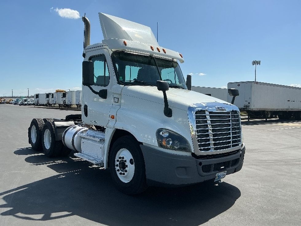 Day Cab Tractor-Heavy Duty Tractors-Freightliner-2017-Cascadia 12564ST-Stockton-CA-471,358\n\t\tmiles-$ 31,500 - Image 1