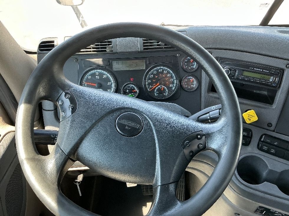 Day Cab Tractor-Heavy Duty Tractors-Freightliner-2017-Cascadia 12564ST-Stockton-CA-471,358\n\t\tmiles-$ 31,500 - Image 11