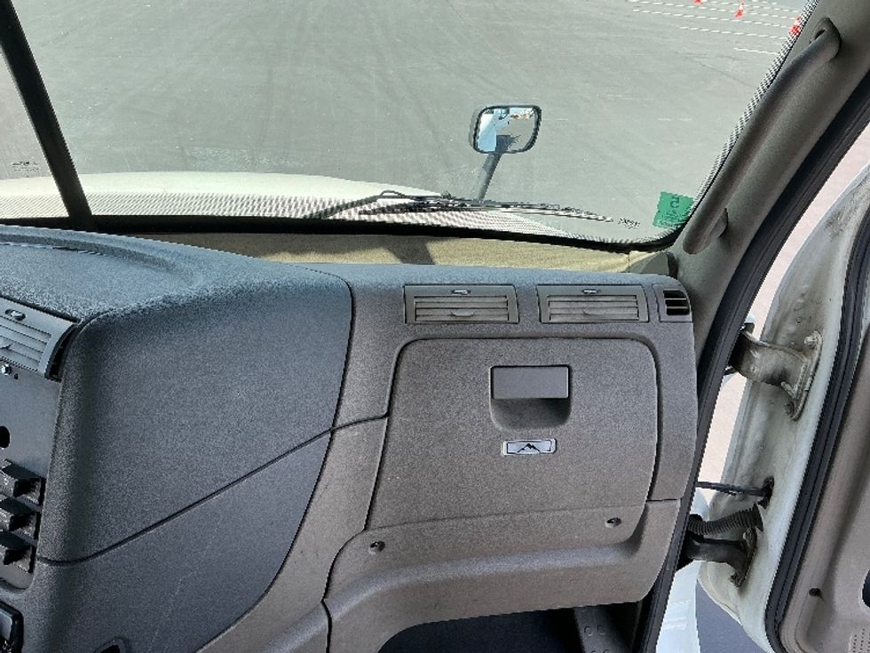 Day Cab Tractor-Heavy Duty Tractors-Freightliner-2017-Cascadia 12564ST-Stockton-CA-471,358\n\t\tmiles-$ 31,500 - Image 13