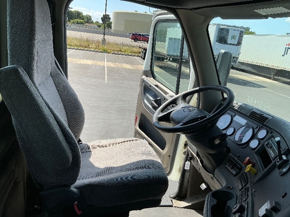 Day Cab Tractor-Heavy Duty Tractors-Freightliner-2017-Cascadia 12564ST-Stockton-CA-471,358\n\t\tmiles-$ 31,500 - Image 14