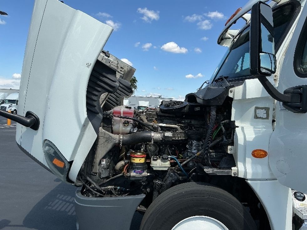 Day Cab Tractor-Heavy Duty Tractors-Freightliner-2017-Cascadia 12564ST-Stockton-CA-471,358\n\t\tmiles-$ 31,500 - Image 16