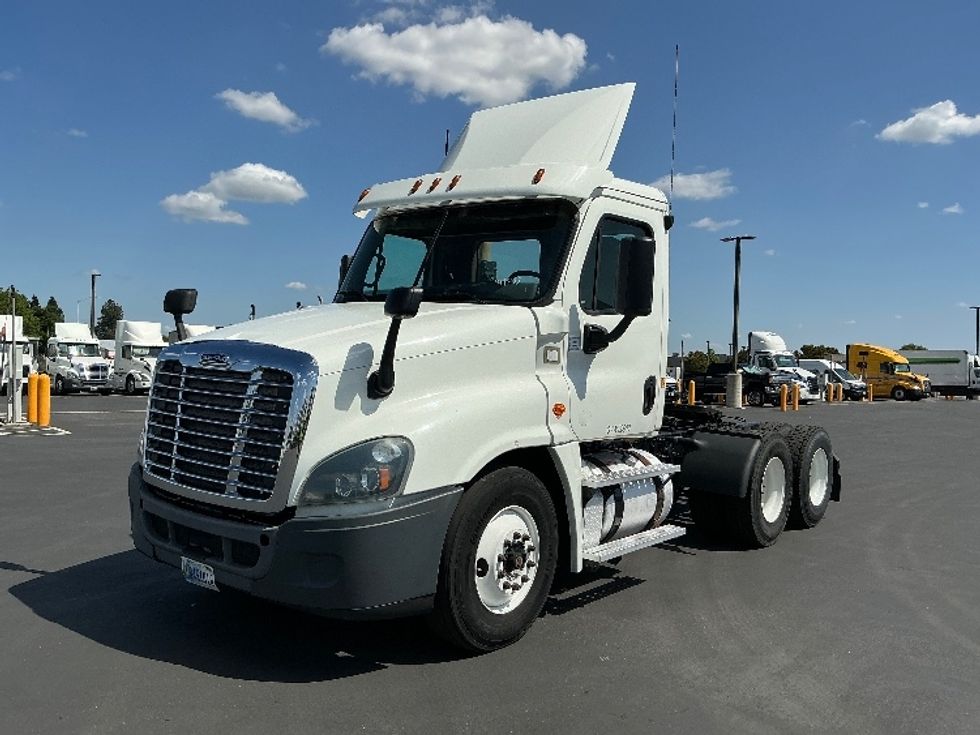 Day Cab Tractor-Heavy Duty Tractors-Freightliner-2017-Cascadia 12564ST-Stockton-CA-471,358\n\t\tmiles-$ 31,500 - Image 3