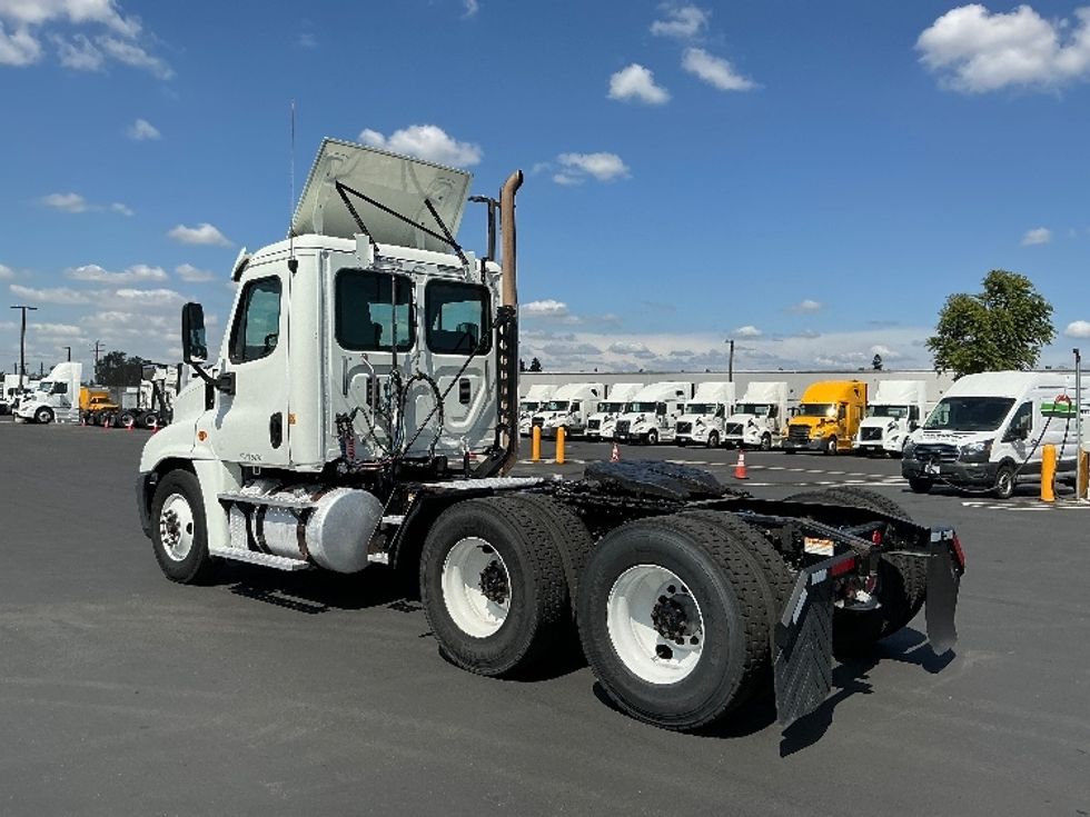 Day Cab Tractor-Heavy Duty Tractors-Freightliner-2017-Cascadia 12564ST-Stockton-CA-471,358\n\t\tmiles-$ 31,500 - Image 5