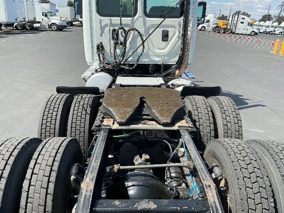 Day Cab Tractor-Heavy Duty Tractors-Freightliner-2017-Cascadia 12564ST-Stockton-CA-471,358\n\t\tmiles-$ 31,500 - Image 6