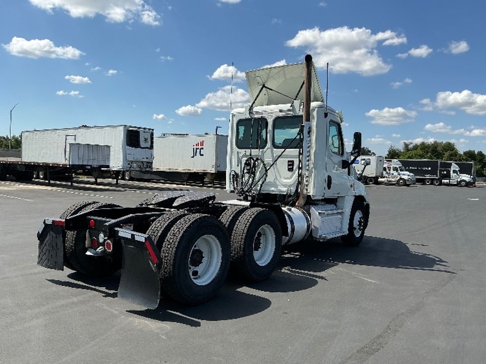 Day Cab Tractor-Heavy Duty Tractors-Freightliner-2017-Cascadia 12564ST-Stockton-CA-471,358\n\t\tmiles-$ 31,500 - Image 7