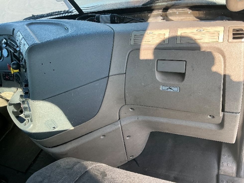 Day Cab Tractor-Heavy Duty Tractors-Freightliner-2017-Cascadia 12564ST-Stockton-CA-485,777\n\t\tmiles-$ 32,500 - Image 13