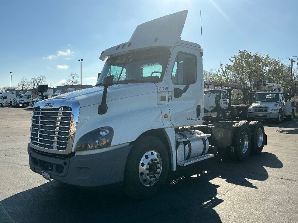 Day Cab Tractor-Heavy Duty Tractors-Freightliner-2017-Cascadia 12564ST-Stockton-CA-485,777\n\t\tmiles-$ 32,500 - Image 3