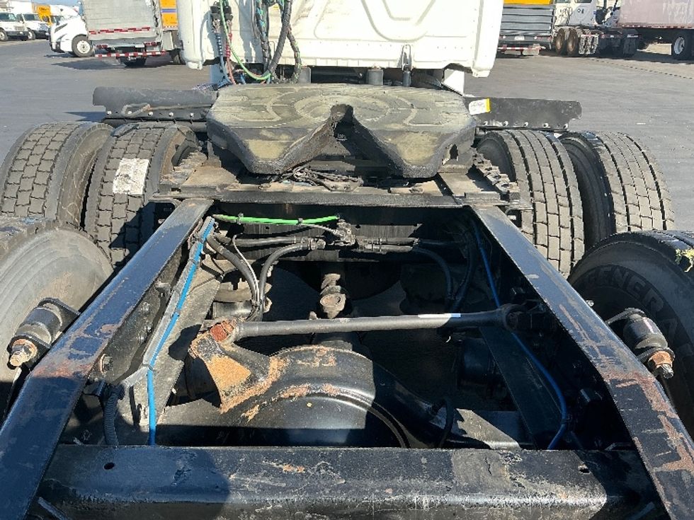 Day Cab Tractor-Heavy Duty Tractors-Freightliner-2017-Cascadia 12564ST-Stockton-CA-485,777\n\t\tmiles-$ 32,500 - Image 6