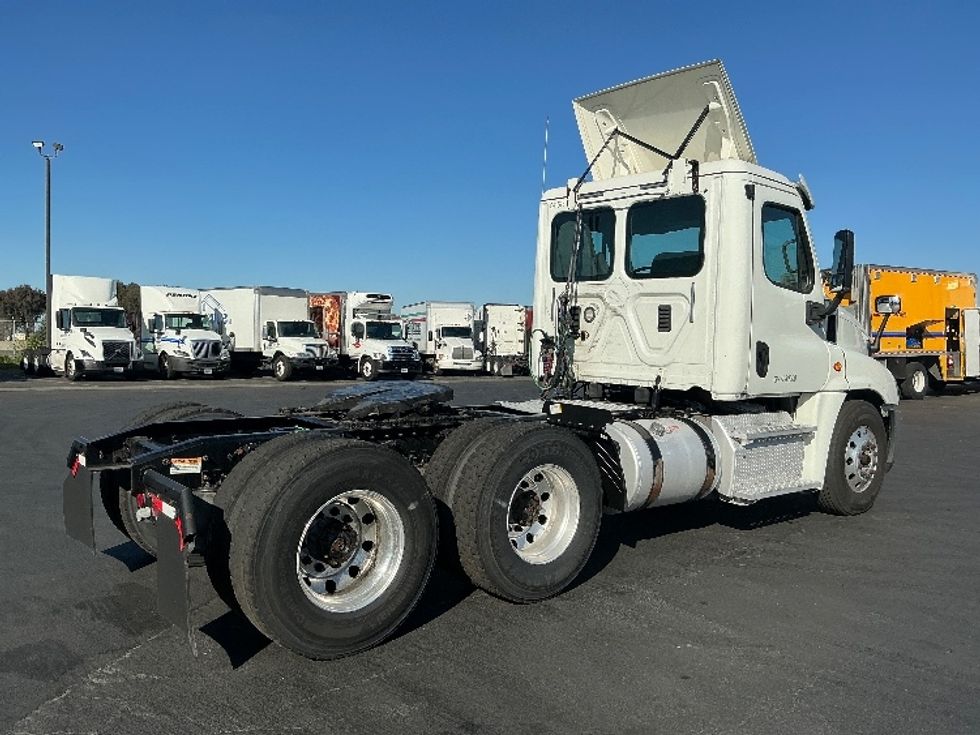 Day Cab Tractor-Heavy Duty Tractors-Freightliner-2017-Cascadia 12564ST-Stockton-CA-485,777\n\t\tmiles-$ 32,500 - Image 7
