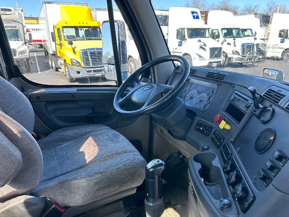 Day Cab Tractor-Heavy Duty Tractors-Freightliner-2017-Cascadia 12564ST-Swedesboro-NJ-544,003\n\t\tmiles-$ 27,000 - Image 14