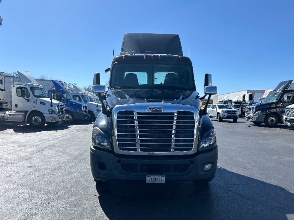 Day Cab Tractor-Heavy Duty Tractors-Freightliner-2017-Cascadia 12564ST-Swedesboro-NJ-544,003\n\t\tmiles-$ 27,000 - Image 2