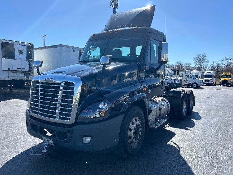 Day Cab Tractor-Heavy Duty Tractors-Freightliner-2017-Cascadia 12564ST-Swedesboro-NJ-544,003\n\t\tmiles-$ 27,000 - Image 3