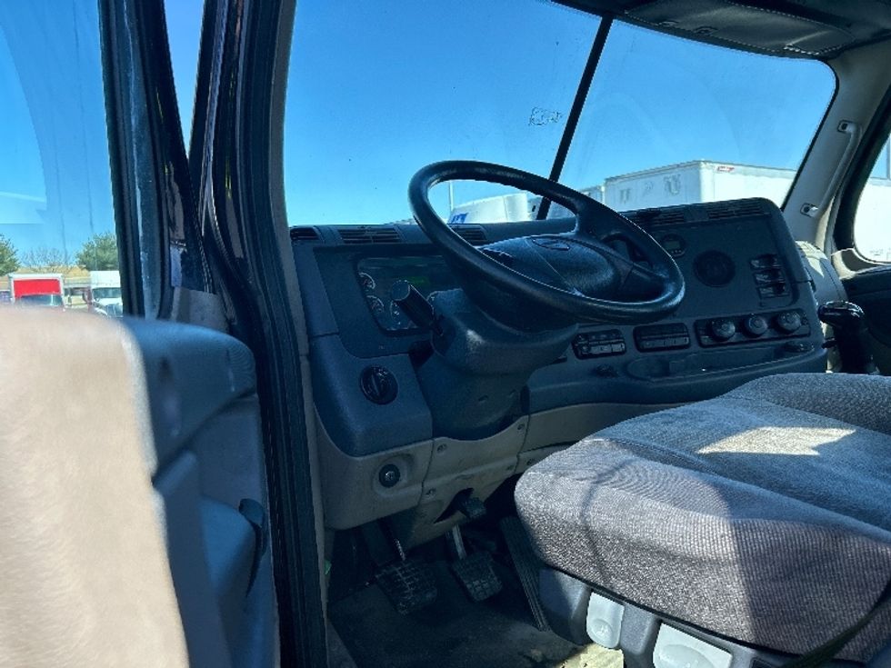 Day Cab Tractor-Heavy Duty Tractors-Freightliner-2017-Cascadia 12564ST-Swedesboro-NJ-544,003\n\t\tmiles-$ 27,000 - Image 9