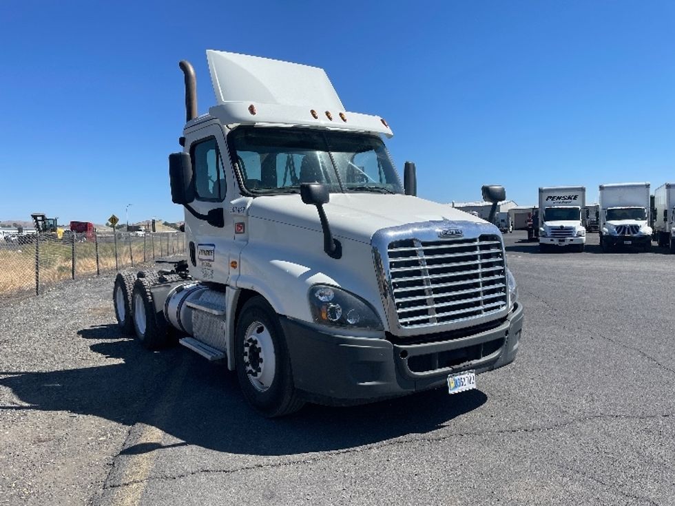 Day Cab Tractor-Heavy Duty Tractors-Freightliner-2017-Cascadia 12564ST-Tacoma-WA-316,175\n\t\tmiles-$ 51,500 - Image 1