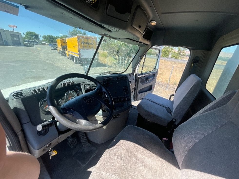 Day Cab Tractor-Heavy Duty Tractors-Freightliner-2017-Cascadia 12564ST-Tacoma-WA-316,175\n\t\tmiles-$ 51,500 - Image 10