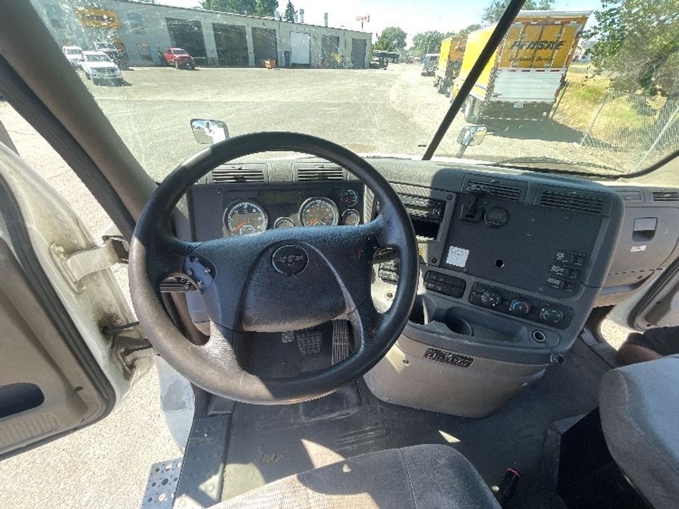 Day Cab Tractor-Heavy Duty Tractors-Freightliner-2017-Cascadia 12564ST-Tacoma-WA-316,175\n\t\tmiles-$ 51,500 - Image 11