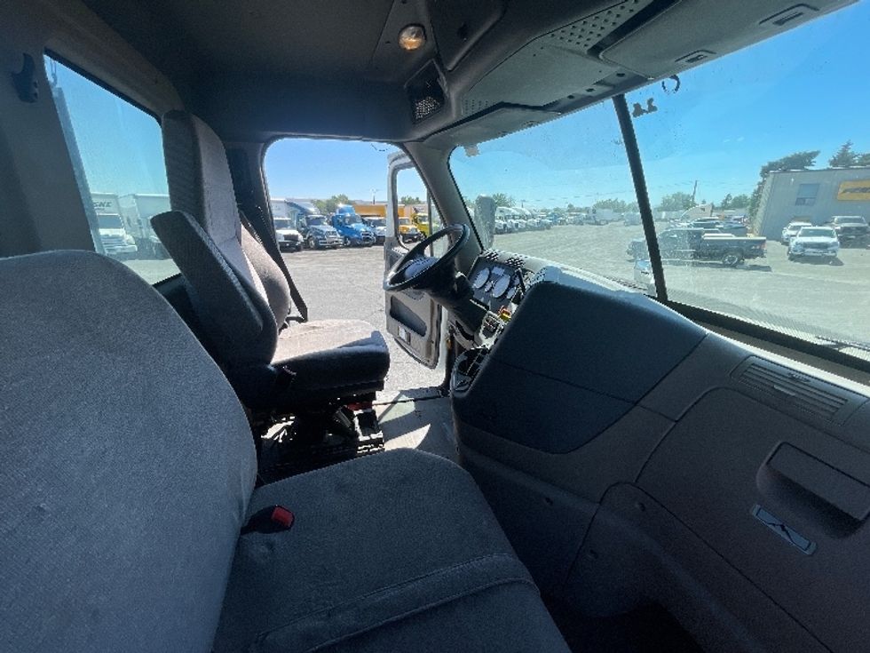 Day Cab Tractor-Heavy Duty Tractors-Freightliner-2017-Cascadia 12564ST-Tacoma-WA-316,175\n\t\tmiles-$ 51,500 - Image 14