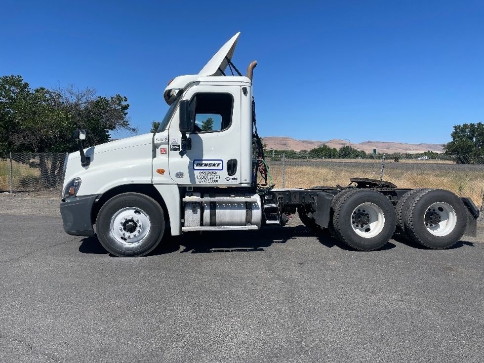 Day Cab Tractor-Heavy Duty Tractors-Freightliner-2017-Cascadia 12564ST-Tacoma-WA-316,175\n\t\tmiles-$ 51,500 - Image 4
