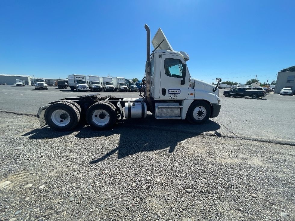 Day Cab Tractor-Heavy Duty Tractors-Freightliner-2017-Cascadia 12564ST-Tacoma-WA-316,175\n\t\tmiles-$ 51,500 - Image 8