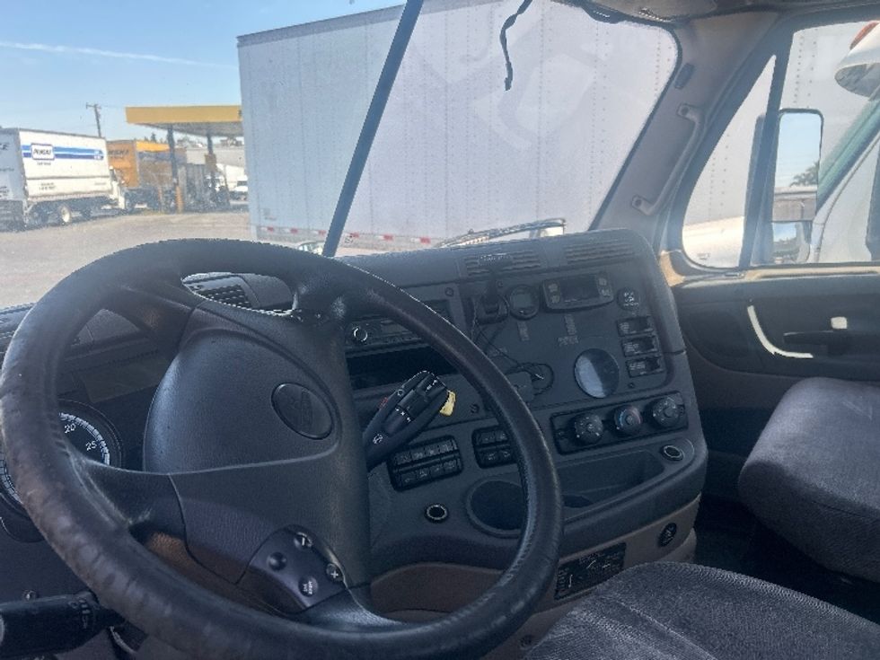 Day Cab Tractor-Heavy Duty Tractors-Freightliner-2017-Cascadia 12564ST-Torrance-CA-479,024\n\t\tmiles-$ 29,750 - Image 10