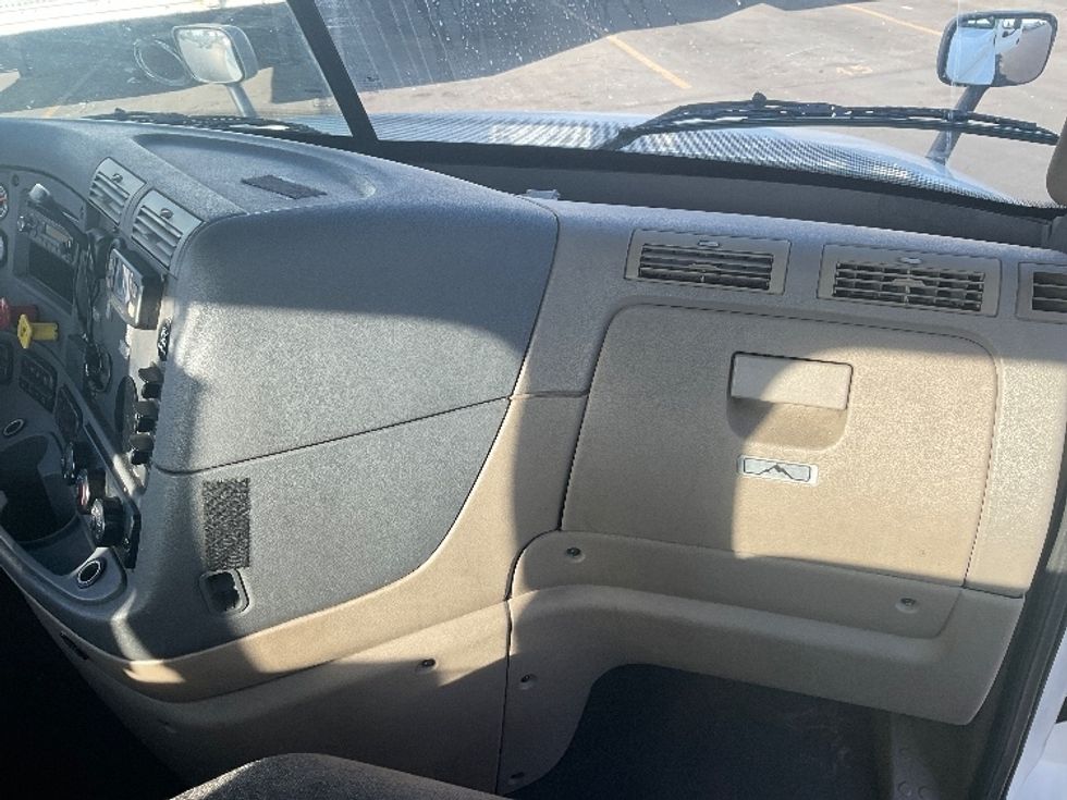 Day Cab Tractor-Heavy Duty Tractors-Freightliner-2017-Cascadia 12564ST-Torrance-CA-479,024\n\t\tmiles-$ 29,750 - Image 13