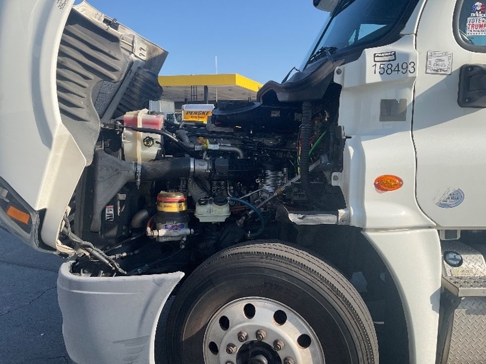 Day Cab Tractor-Heavy Duty Tractors-Freightliner-2017-Cascadia 12564ST-Torrance-CA-479,024\n\t\tmiles-$ 29,750 - Image 15