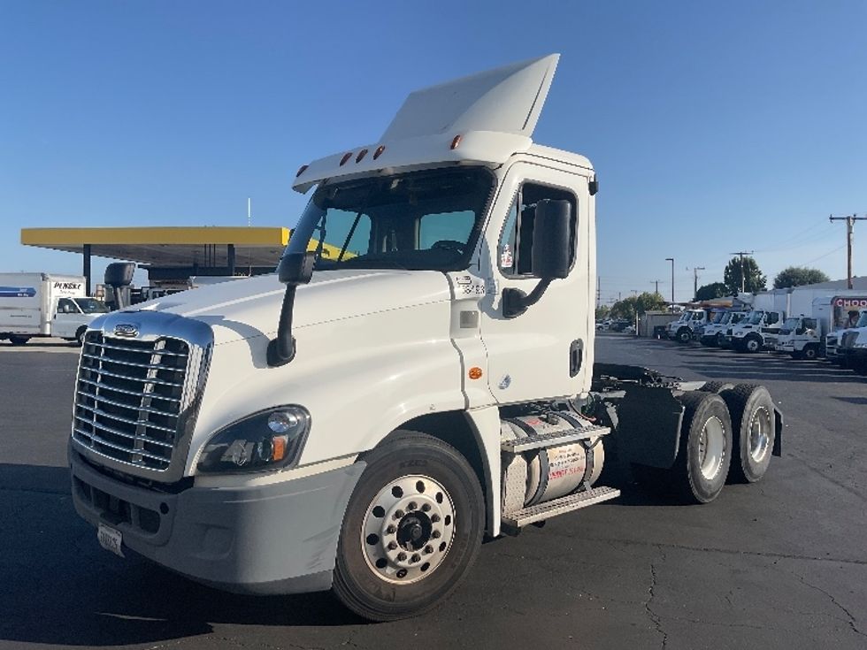 Day Cab Tractor-Heavy Duty Tractors-Freightliner-2017-Cascadia 12564ST-Torrance-CA-479,024\n\t\tmiles-$ 29,750 - Image 3