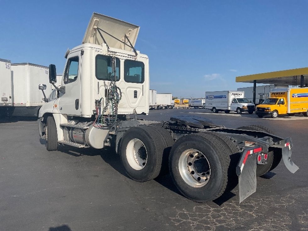 Day Cab Tractor-Heavy Duty Tractors-Freightliner-2017-Cascadia 12564ST-Torrance-CA-479,024\n\t\tmiles-$ 29,750 - Image 5