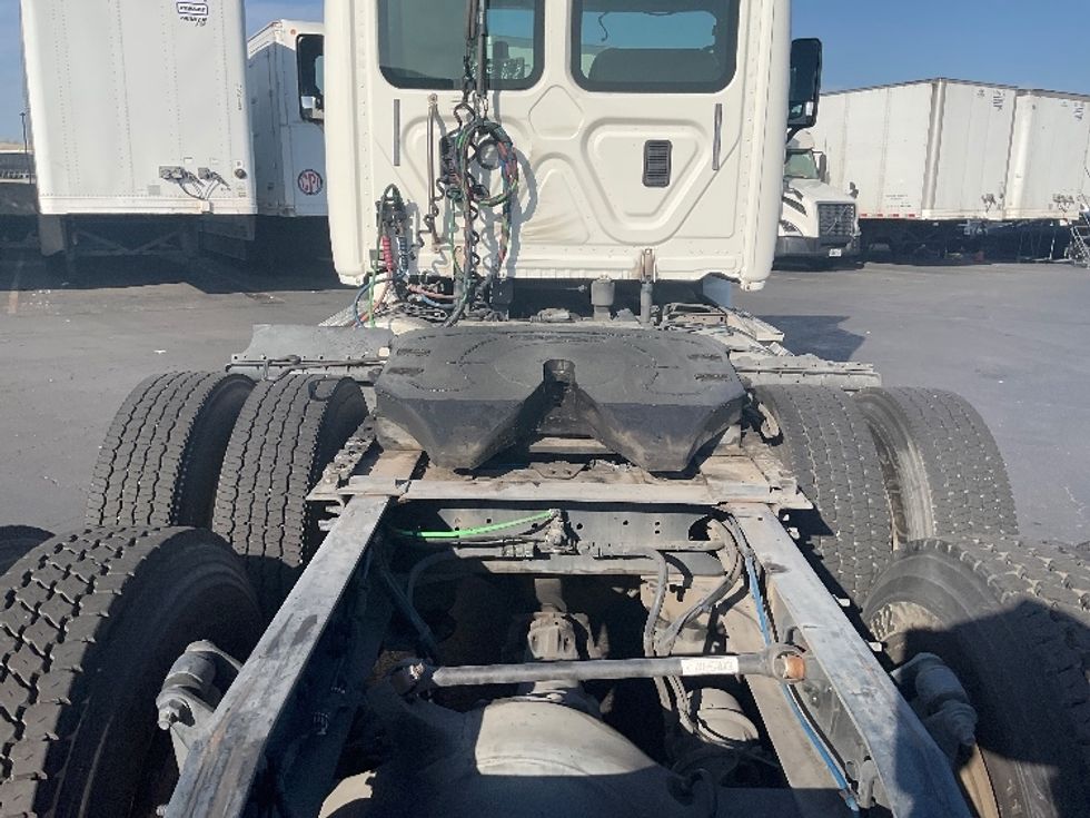 Day Cab Tractor-Heavy Duty Tractors-Freightliner-2017-Cascadia 12564ST-Torrance-CA-479,024\n\t\tmiles-$ 29,750 - Image 6