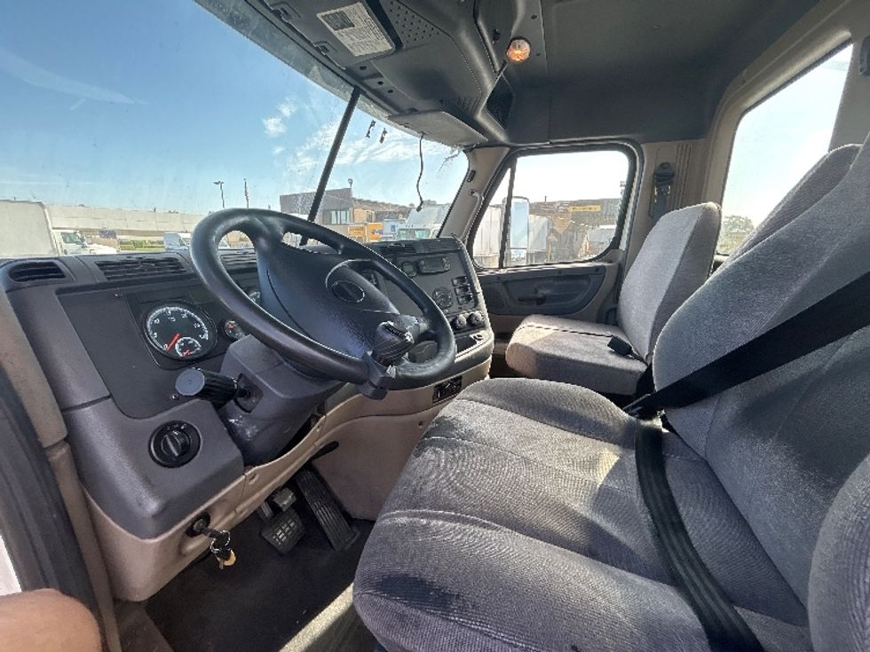 Day Cab Tractor-Heavy Duty Tractors-Freightliner-2017-Cascadia 12564ST-Torrance-CA-565,278\n\t\tmiles-$ 26,750 - Image 11