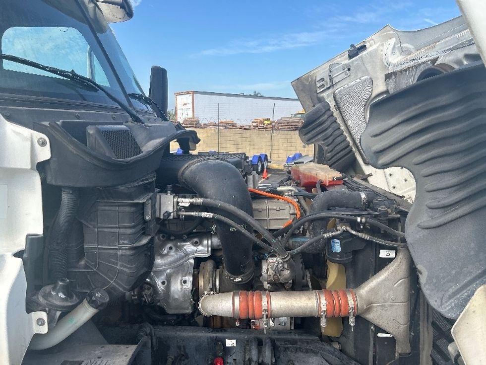 Day Cab Tractor-Heavy Duty Tractors-Freightliner-2017-Cascadia 12564ST-Torrance-CA-565,278\n\t\tmiles-$ 26,750 - Image 17