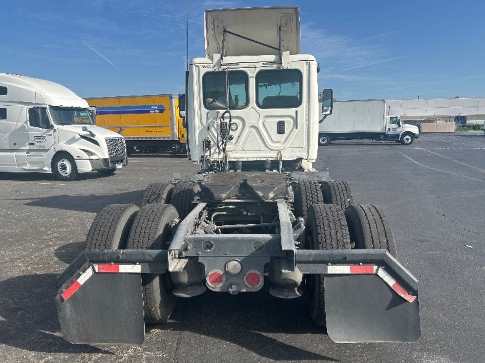 Day Cab Tractor-Heavy Duty Tractors-Freightliner-2017-Cascadia 12564ST-Torrance-CA-565,278\n\t\tmiles-$ 26,750 - Image 6