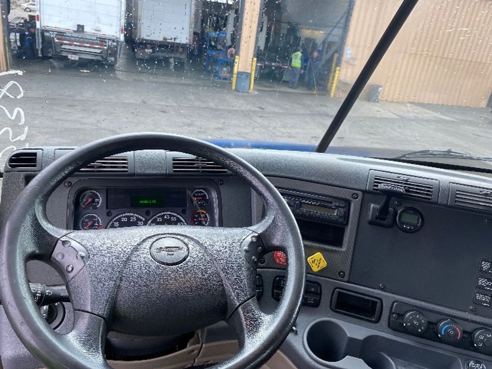 Day Cab Tractor-Heavy Duty Tractors-Freightliner-2017-Cascadia 12564ST-Torrance-CA-60,080\n\t\tmiles-$ 37,250 - Image 11