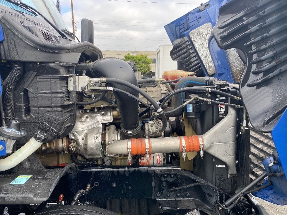 Day Cab Tractor-Heavy Duty Tractors-Freightliner-2017-Cascadia 12564ST-Torrance-CA-60,080\n\t\tmiles-$ 37,250 - Image 15