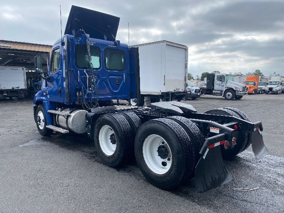 Day Cab Tractor-Heavy Duty Tractors-Freightliner-2017-Cascadia 12564ST-Torrance-CA-60,080\n\t\tmiles-$ 37,250 - Image 5