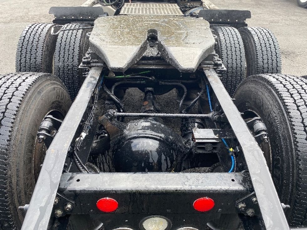 Day Cab Tractor-Heavy Duty Tractors-Freightliner-2017-Cascadia 12564ST-Torrance-CA-60,080\n\t\tmiles-$ 37,250 - Image 6