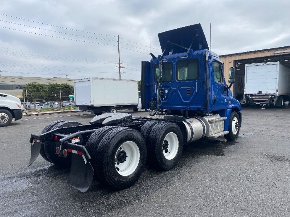 Day Cab Tractor-Heavy Duty Tractors-Freightliner-2017-Cascadia 12564ST-Torrance-CA-60,080\n\t\tmiles-$ 37,250 - Image 7